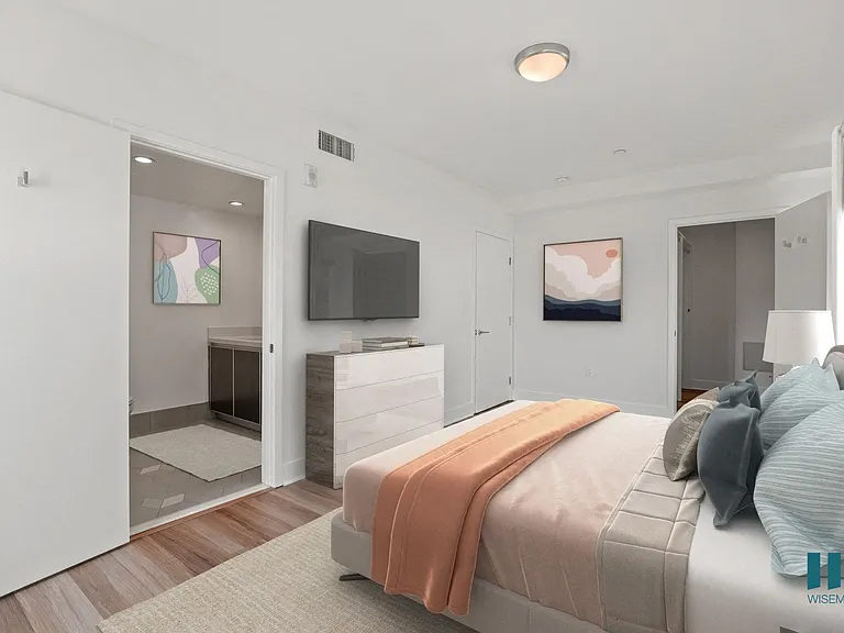 Bedroom with Bathroom and Walk-In Closet
