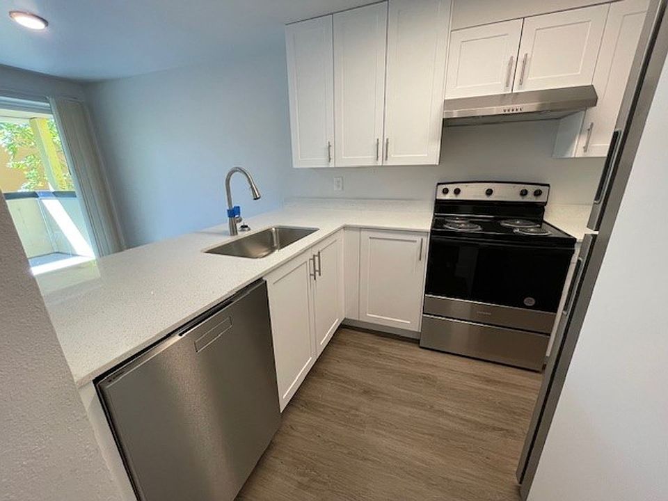 1st image of 11725 15th Ave NE #109