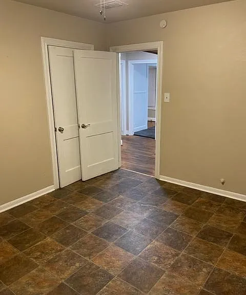 320 Oleander St — Photo 4