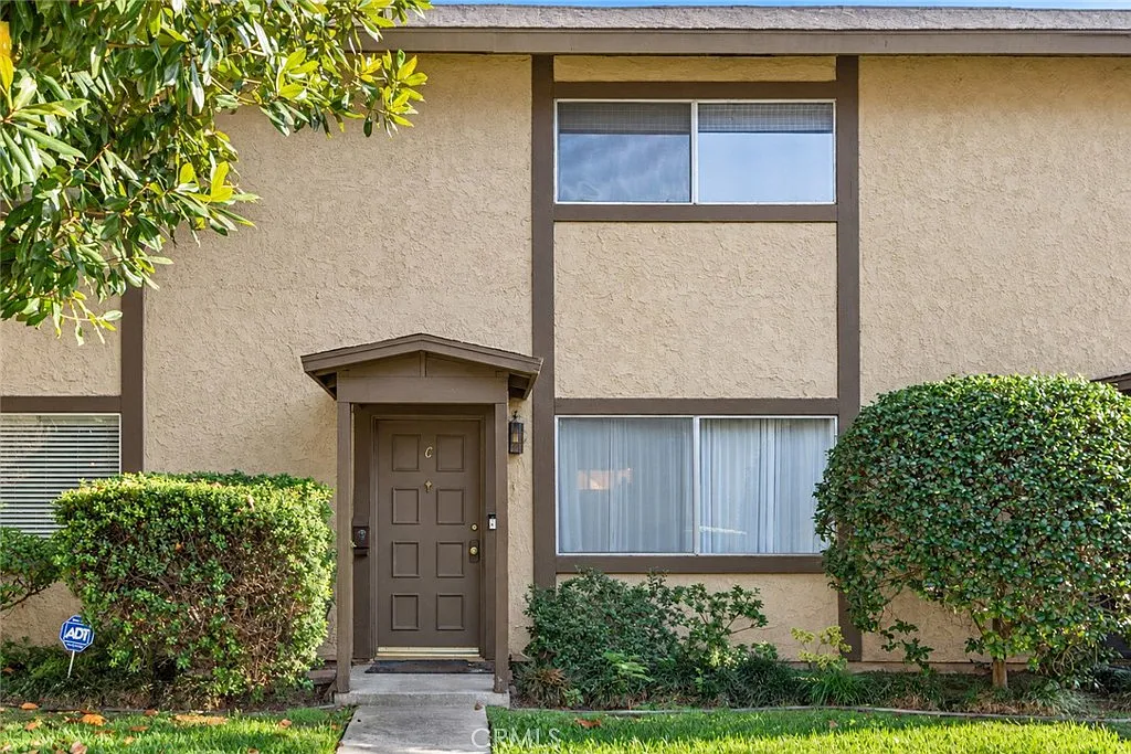 2 bed, 1.5 bath, 1025 sqft, $2,999 — Photo 1