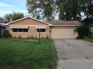 219 Lilac Ln, North Aurora, IL 60542