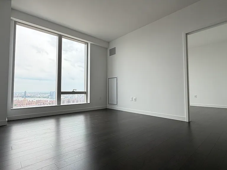 1 Manhattan Sq #57L — Photo 6