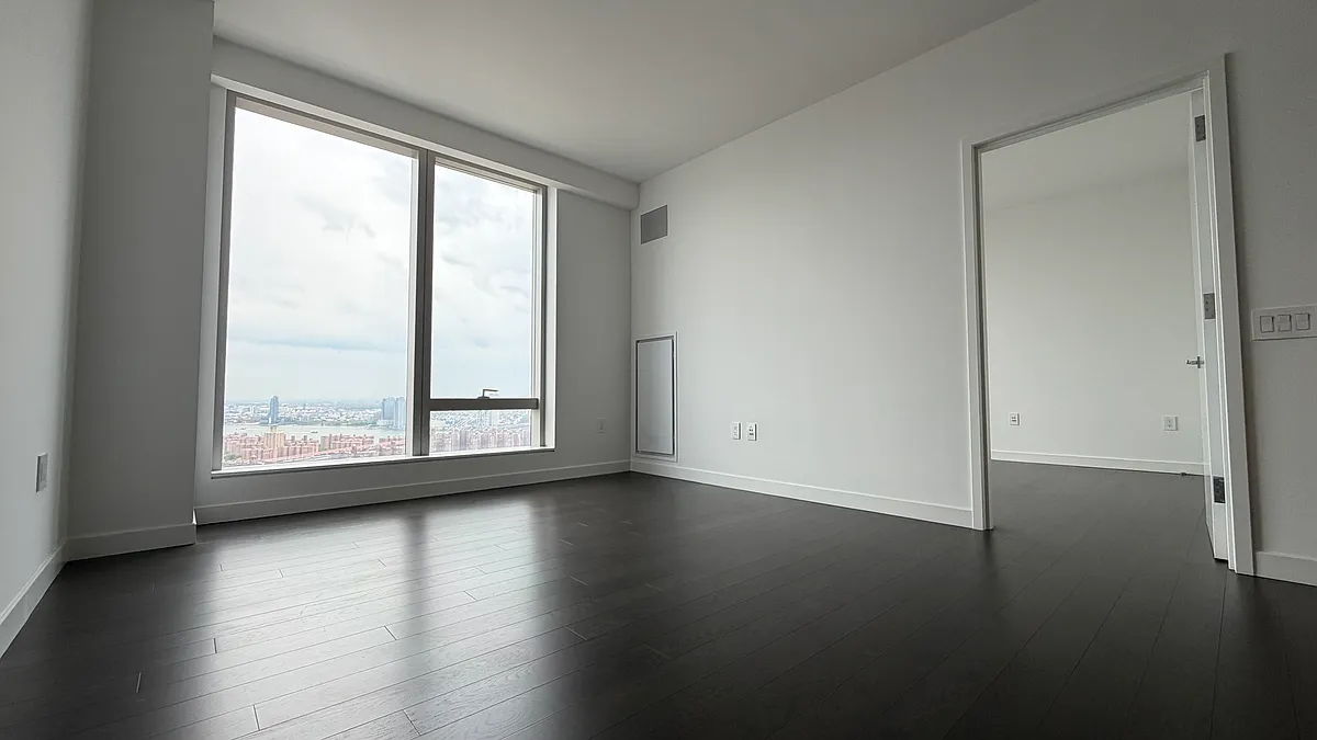 Building Photo - 1 Manhattan Sq #47H