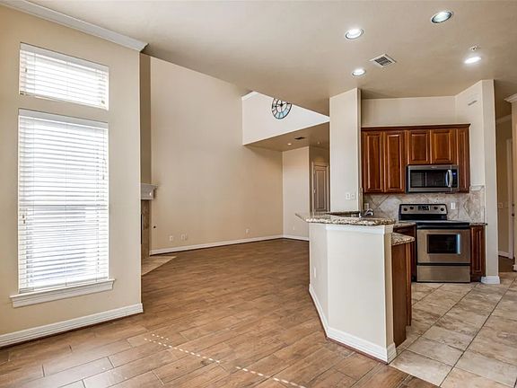 4th image of 1412 Clarinet Ln