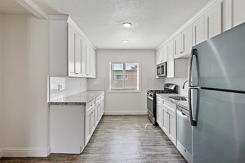 Palm Court Apartments Photo 1