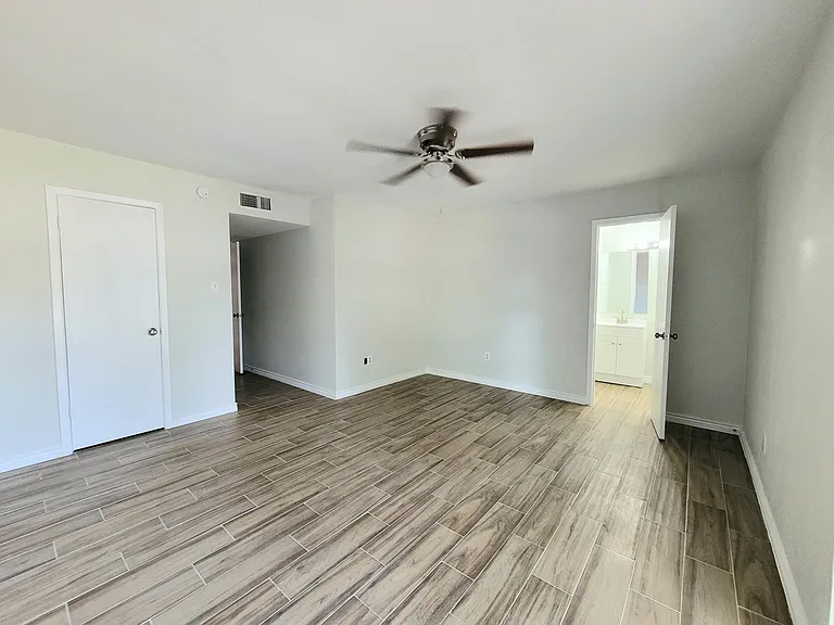 701 Salem Dr — Photo 4