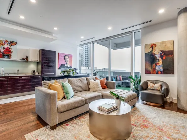 2408 Victory Park Ln APT 831, Dallas, TX 75219