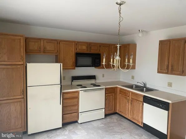 350 Hillside Ter, Leola, PA 17540