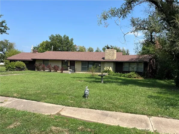 617 N Vermont St, Iola, KS 66749