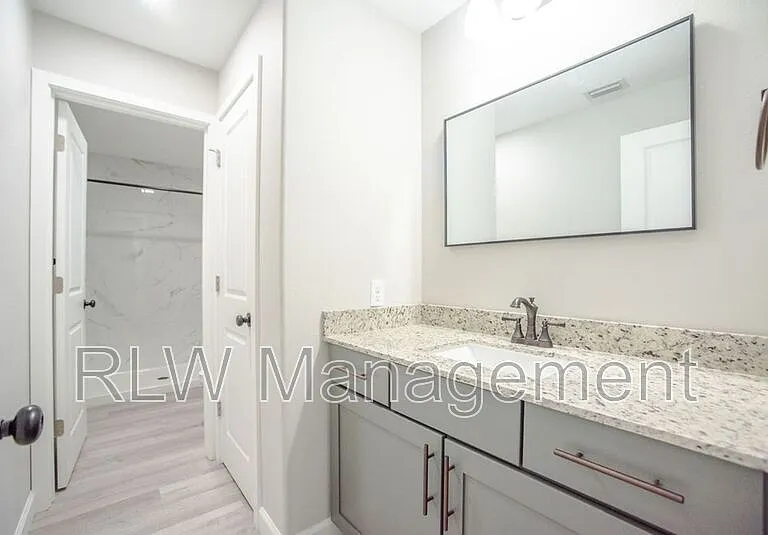 216 E Alfred St #220 — Photo 3