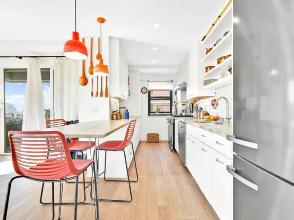 268 East Broadway image 11 of 38