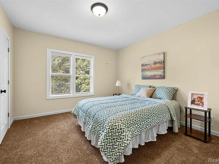 3196 Helen St — Photo 17