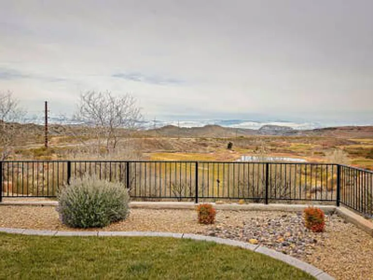 E Coral Ridge Dr — Photo 20
