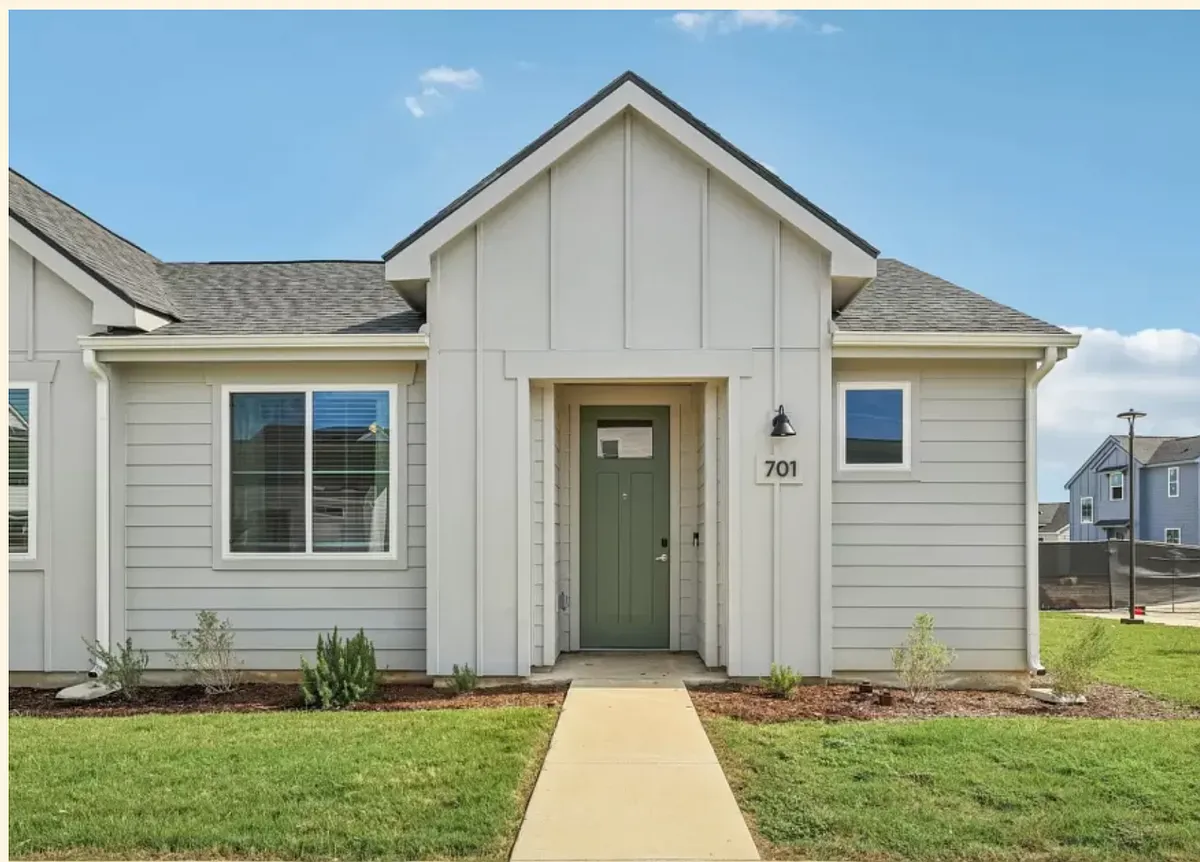 Building Photo - N Spring Hill Dr