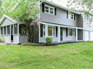 9815 Hilltop Ln, Fox River Grove, IL 60021