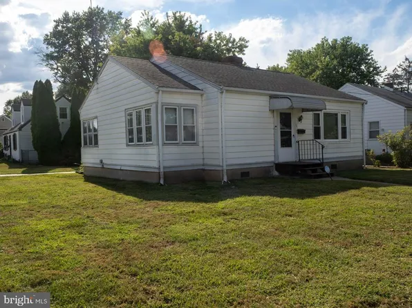 901 Parkway Ave, Ewing, NJ 08618