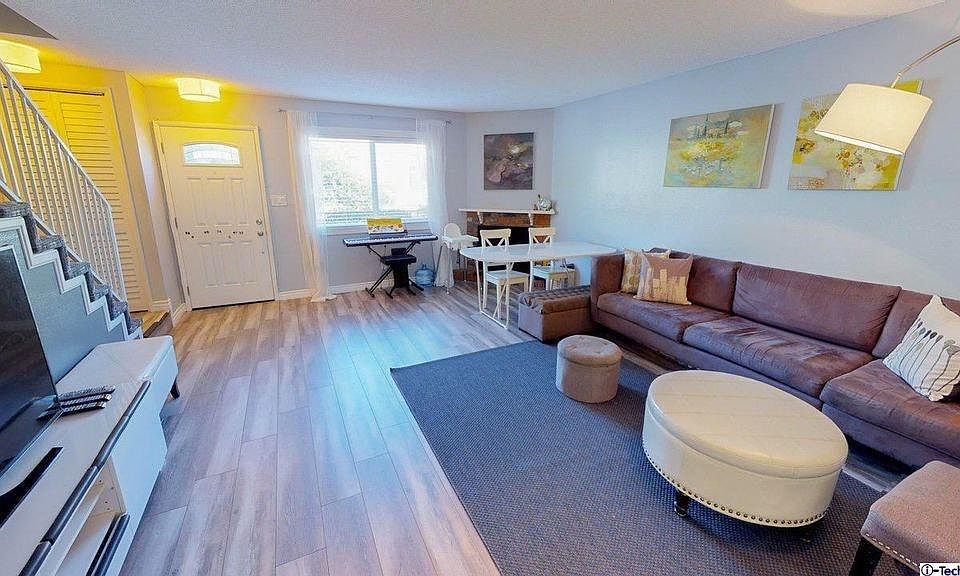 1st image of 405 Pioneer Dr