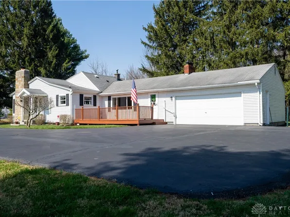 1952 Buck Creek Ln, Springfield, OH 45502