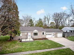 8 Kim Ct, Midland, MI 48642