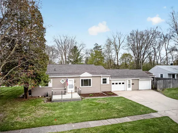 8 Kim Ct, Midland, MI 48642
