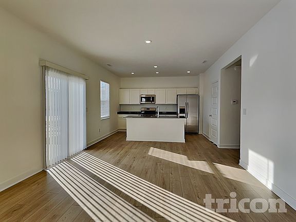 3rd image of 11827 Moorfield Ln