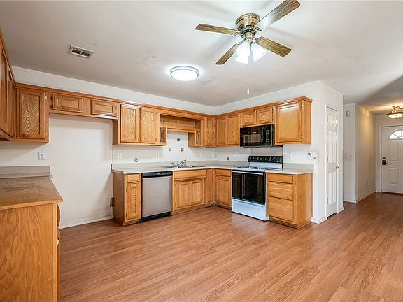 5th image of 22 Harborough Dr