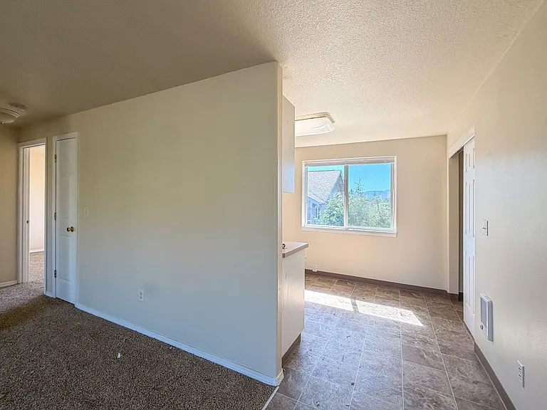 465 E Ellendale Ave — Photo 21