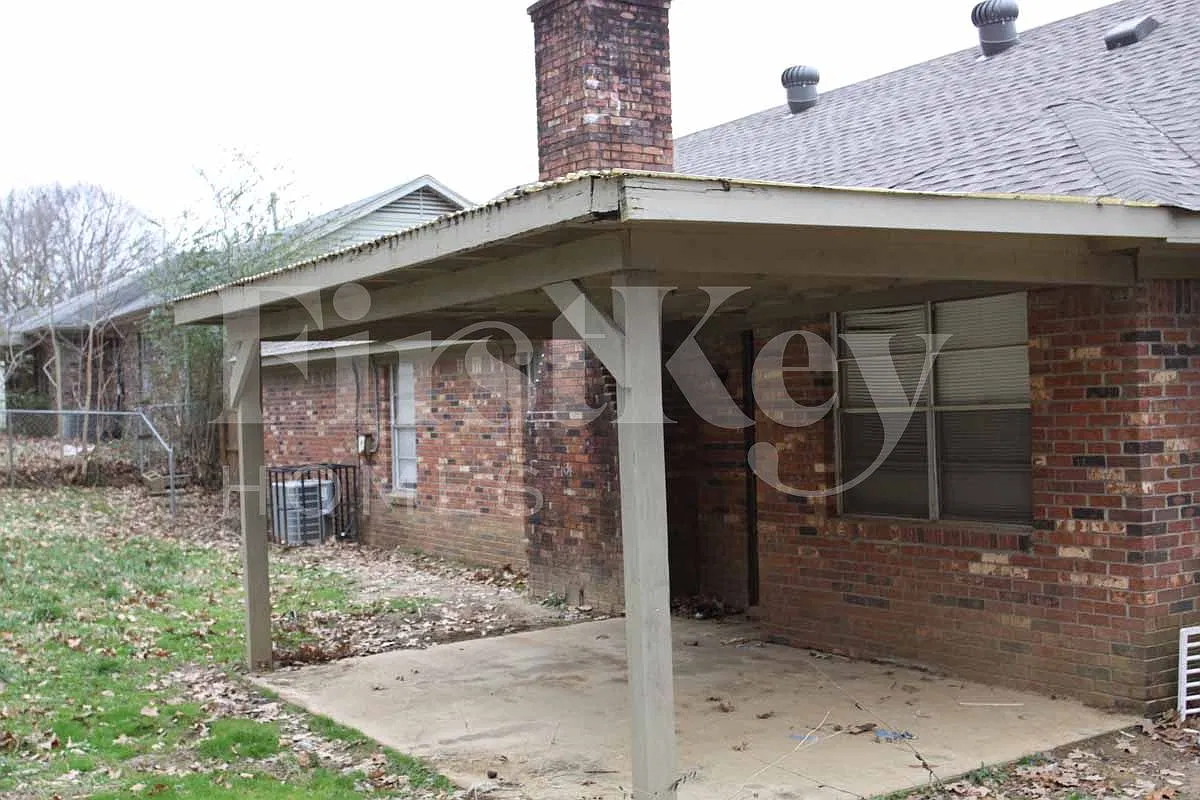 3 bed, 2.0 bath, 1500 sqft, $1,625 — Photo 2