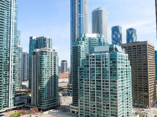 33 Harbour Sq #1013, Toronto, ON M5J 2G2