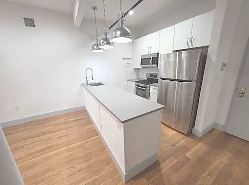 347 Lorimer St #1B Photo 1
