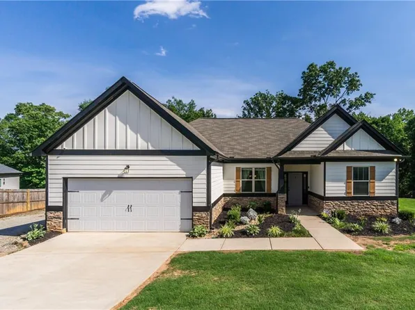 368 Bryndemere Dr, Dawsonville, GA 30534