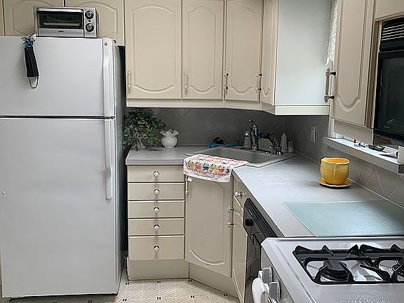 3rd image of 24 Paula Dr