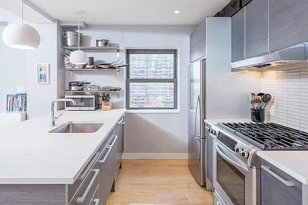 Sold by Modern Spaces | media 4