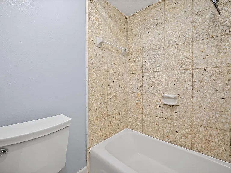 8103 Oak Moss Dr — Photo 37