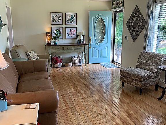 4th image of 233 Melody Ln