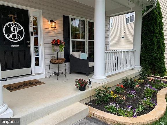 3rd image of 152 Carriage Hill Dr