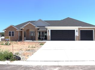 N1332 Meadow Park Dr, Greenville, WI 54942