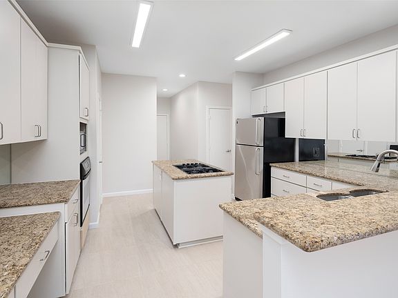 5th image of 7905 Rimrock Cir