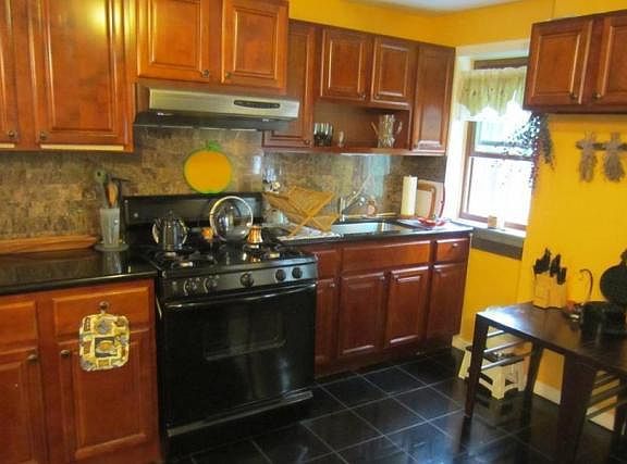 3rd image of 365A Quincy St #1