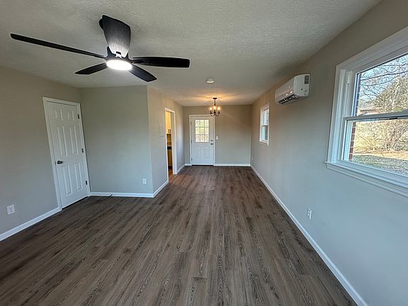 3rd image of 220 Lemont Ave
