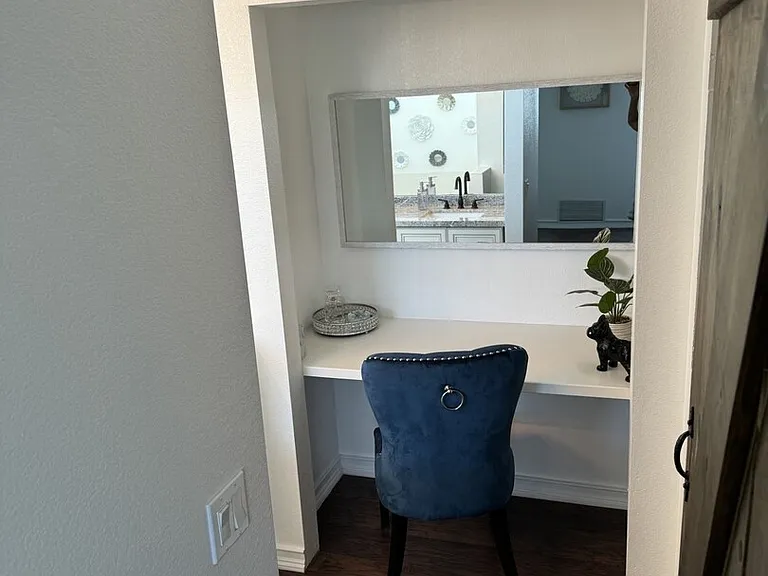 E Essex Village Dr — Photo 19