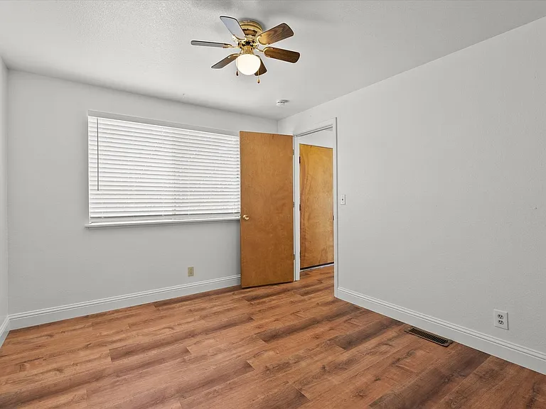 319 Maine St — Photo 15
