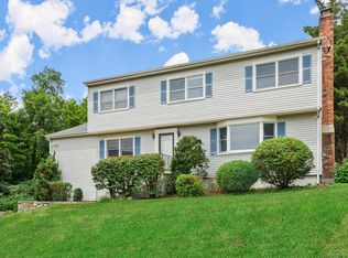 14 Stirrup Dr, Trumbull, CT 06611