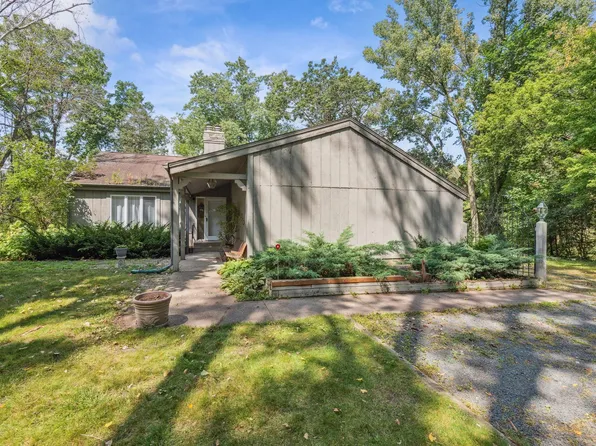 15 Robb Farm Rd, North Oaks, MN 55127