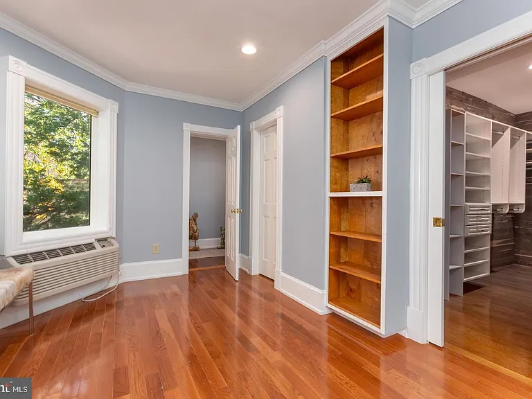 4457 Macarthur Blvd NW — Photo 22