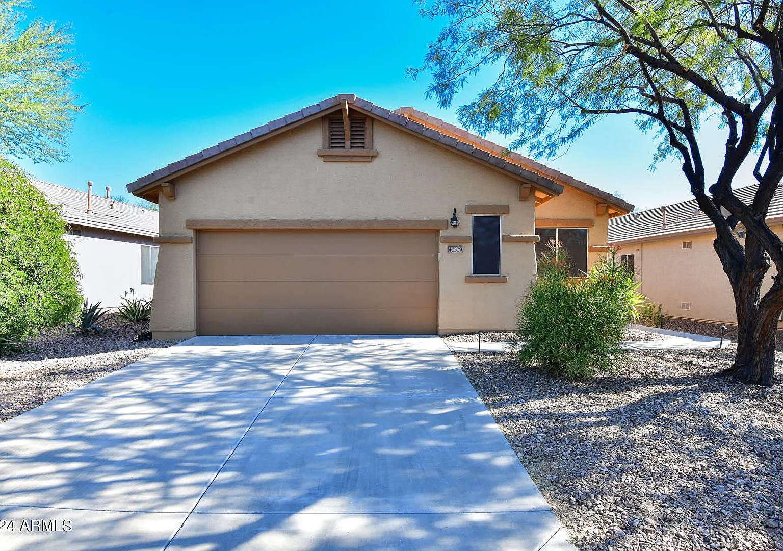 3 bed, 2.0 bath, 1490 sqft, $3,200 — Photo 1