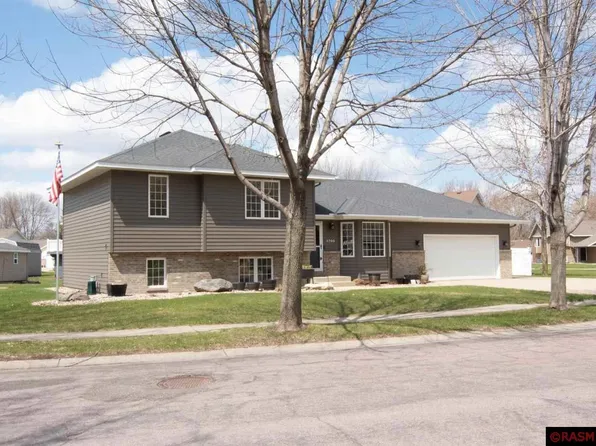 1760 La Mar Dr, North Mankato, MN 56003