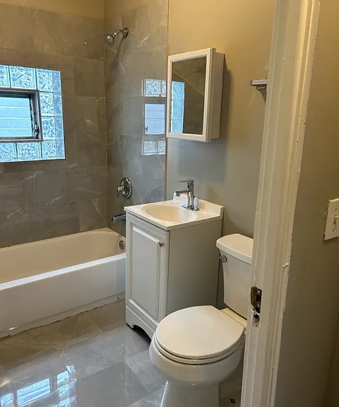 2037 N Kildare Ave #2-2W — Photo 4
