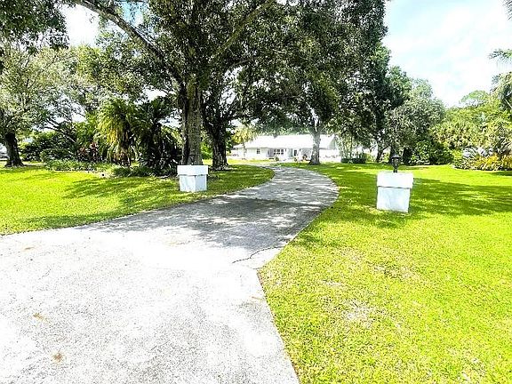 3rd image of 14183 Greentree Trail