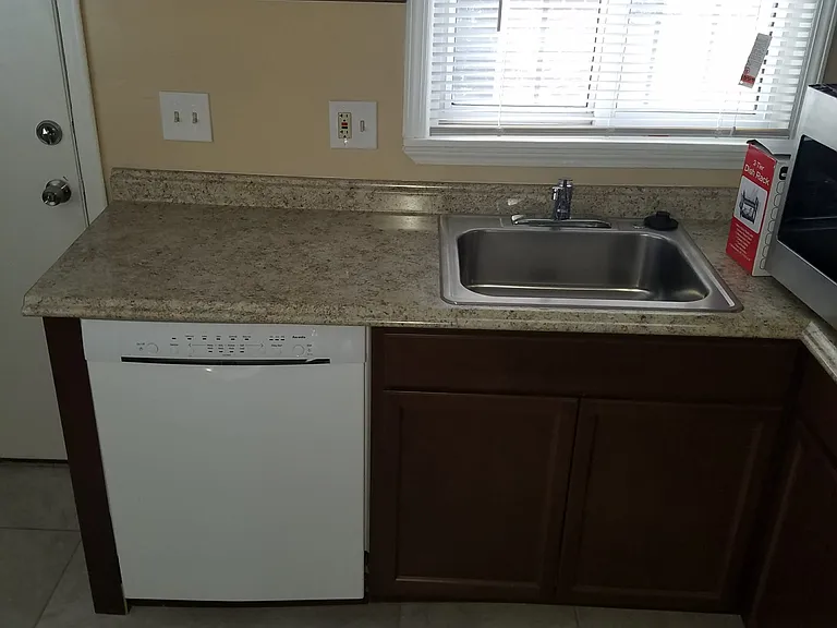 20301 Evergreen Rd — Photo 7